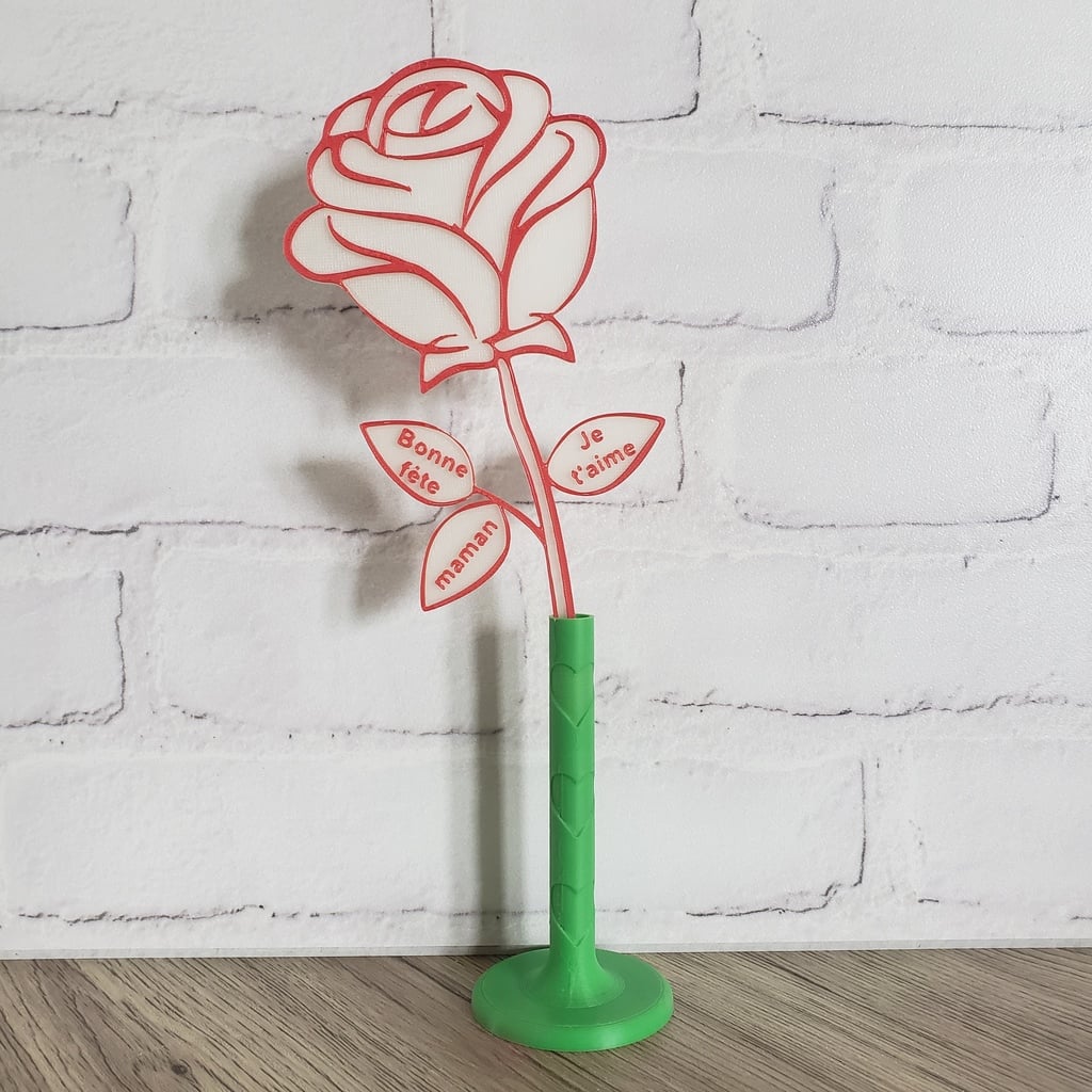Rose avec vase imprimée en 3D pour la fête des mères